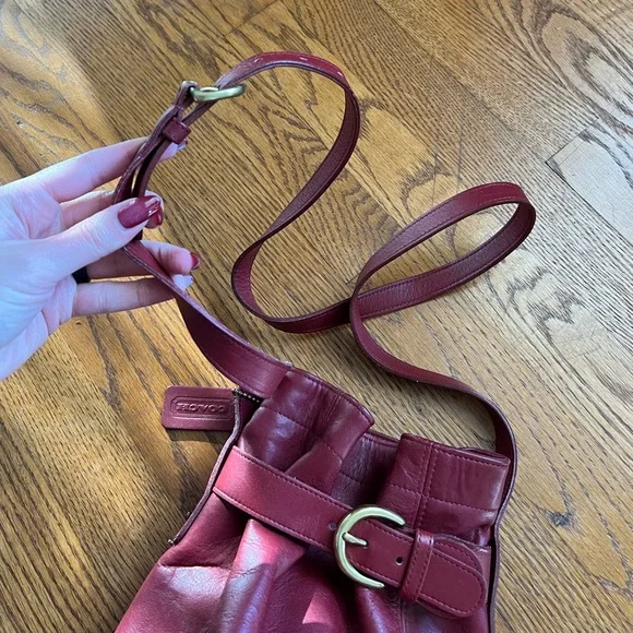 👜COACH: Burgundy vintage, Legacy belted SoHo crossbody bucket bag, #4156. - Picture 7 of 15